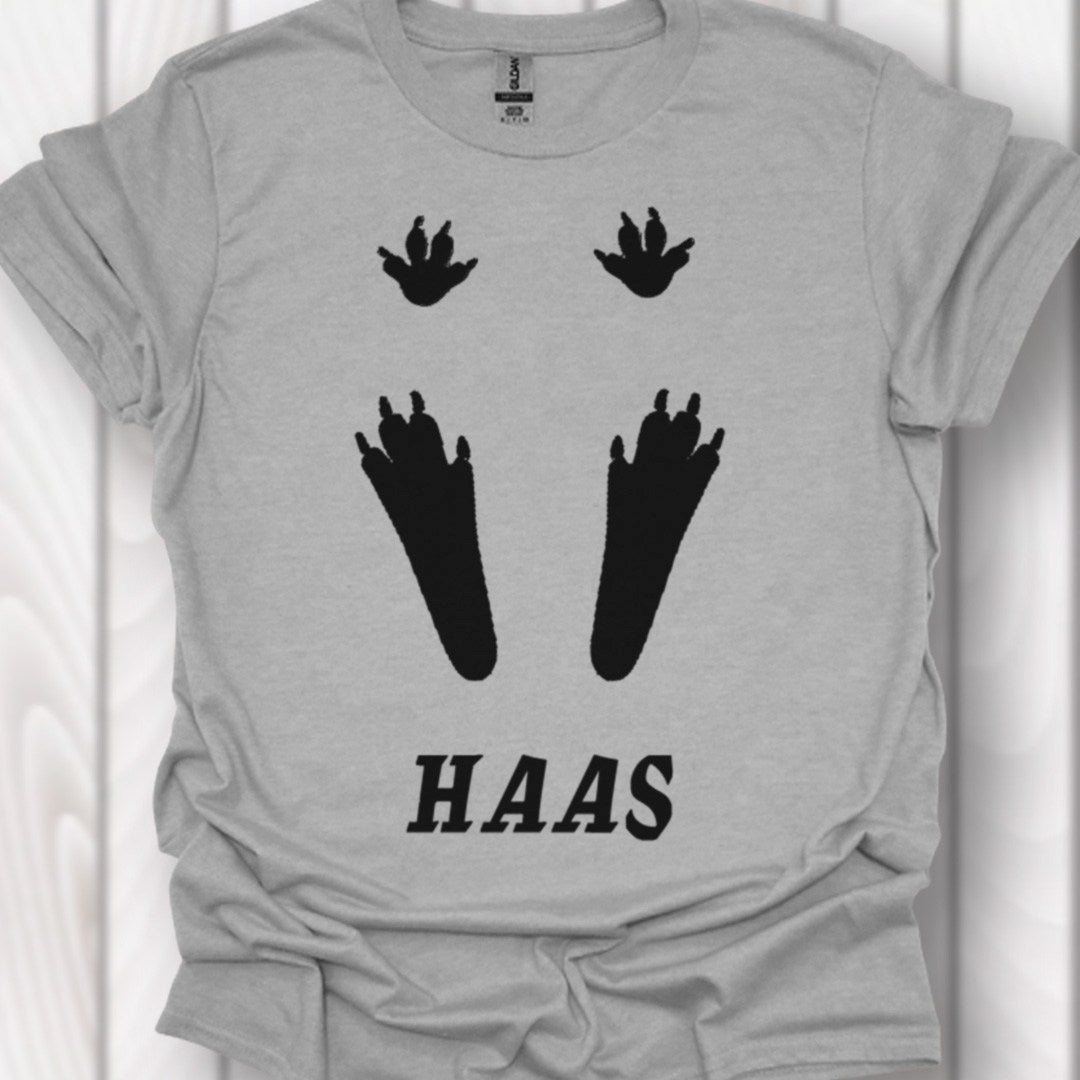 Empreintes de pattes de lièvre noires T-shirt intemporel