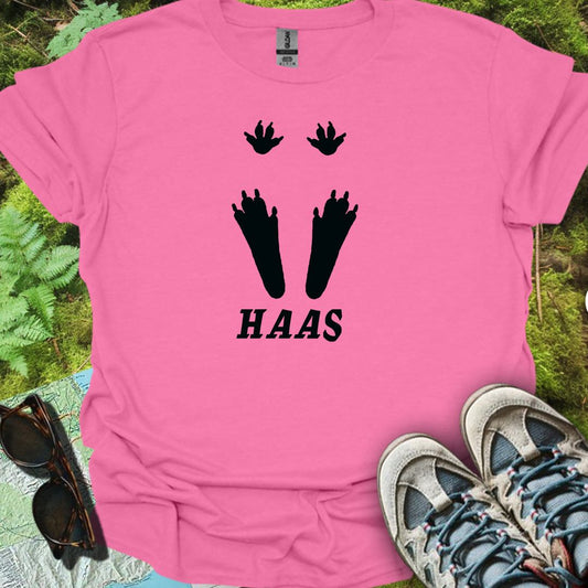 Empreintes de pattes de lièvre noires T-shirt tendance