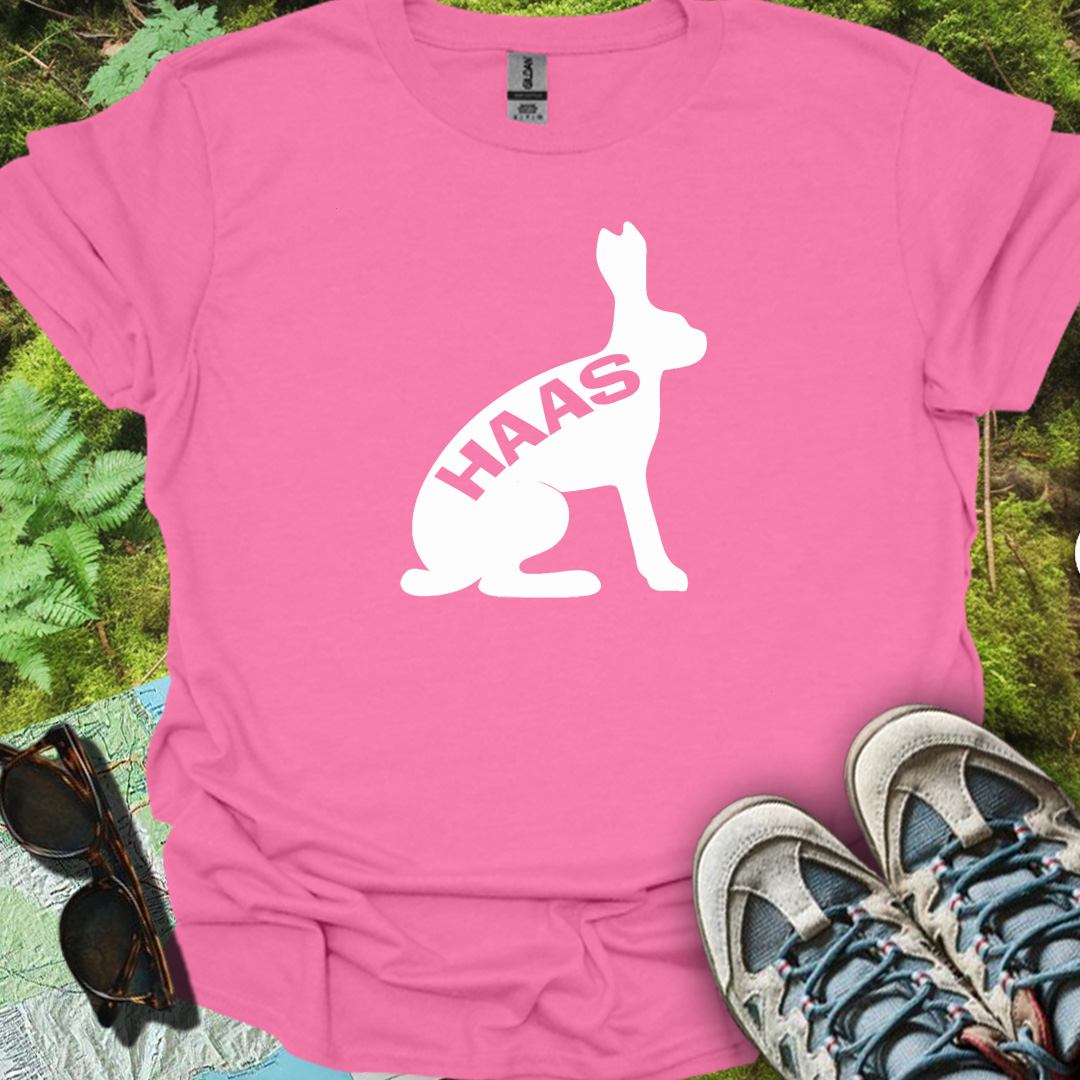 Lièvre silhouette blanche avec texte T-shirt tendance 